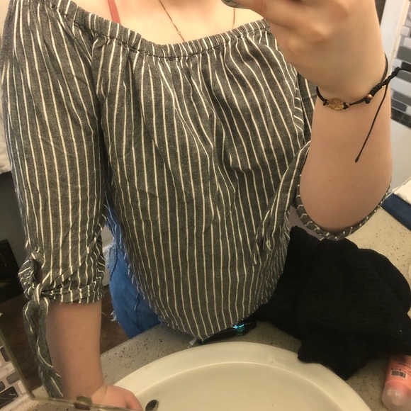 off the shoulder half sleeve - Picture 2 of 3